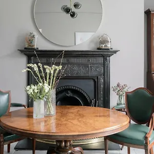 pembroke-hall.dublin-hotelsweb.com/